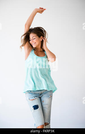 Gemischte Rassen Frau tanzt Stockfoto