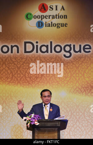 Bangkok, Thailand. 10. März 2016. Thailändische Premierminister Prayut Chan-o-Cha hält eine Rede bei der Eröffnung der 14. Asien Zusammenarbeit Dialog (ACD) Ministertagung in Bangkok, der Hauptstadt von Thailand, am 10. März 2016. Die 14. ACD-Ministertagung startete am Donnerstag in Bangkok. © Li Mangmang/Xinhua/Alamy Live-Nachrichten Stockfoto