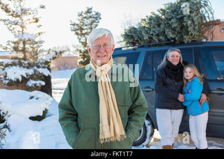 Kaukasischen Mann im Schnee Stockfoto