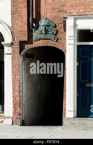 Grüner Mann Eintrag, Schloss-Straße, Dudley, West Midlands, England, UK Stockfoto