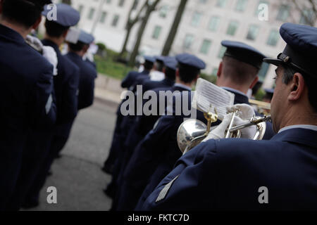 Lissabon, Portugal, 9. März 2016. Musikkapelle der Republikanischen Garde spielen während der Zeremonie. Helena Poncini. Stockfoto