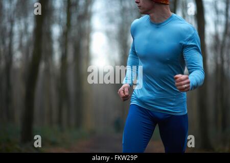 Blick auf Läufer tragen Elasthan wegsehen beschnitten Stockfoto