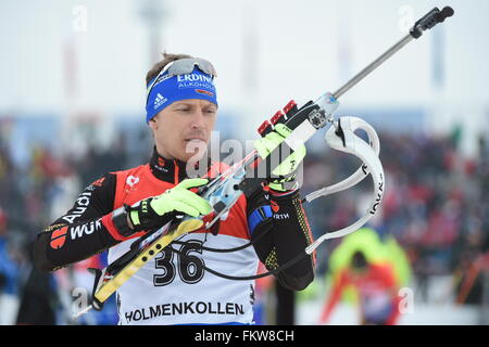 Oslo, Norwegen. 10. März 2016. Deutschlands Andreas Brinbacher auf dem Schießstand vor die Männer 20km Einzelwettkampf bei den Biathlon-Weltmeisterschaften in der Holmenkollen Ski Arena in Oslo, Norwegen, 10. März 2016. Bildnachweis: Dpa picture Alliance/Alamy Live News Stockfoto