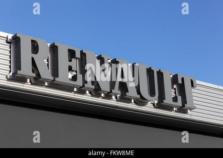 Renault-Logo auf der Fassade Stockfoto
