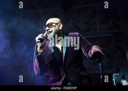 Manchester, UK. 9. März 2016. Barry Adamson, ehemals der Magazine und The Bad Seeds, Konzert in der Deaf Institute, Manchester, UK. Bildnachweis: John Bentley/Alamy Live-Nachrichten Stockfoto