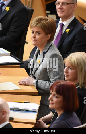 Edinburgh, Schottland, Vereinigtes Königreich, 10, März 2016. Nicola Sturgeon während der wöchentlichen Sitzung der erste Minister Fragen in das schottische Parlament, Credit: Ken Jack / Alamy Live News Stockfoto
