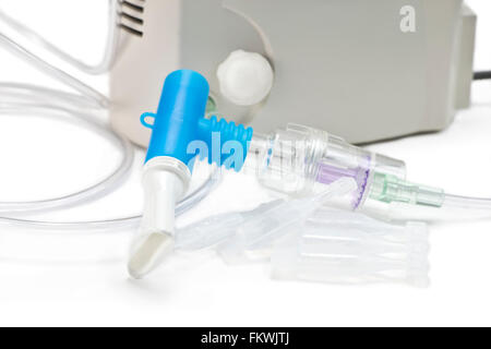 Luft Kompressor medizinischer Vernebler mit Schlauch und Mundstück. Stockfoto