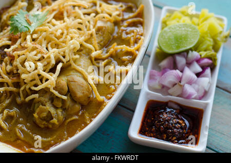 Eiernudeln in Chicken Curry (Thai-Food Name Kao Soi Kai) Stockfoto