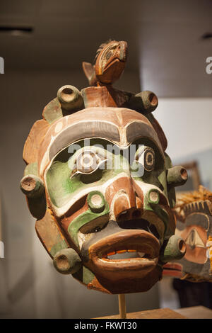 Yagim Maske; von George Walkus, 20er Jahre. Nordwestküste Völker, British Columbia, im Metropolitan Museum of Art in New York City. Stockfoto