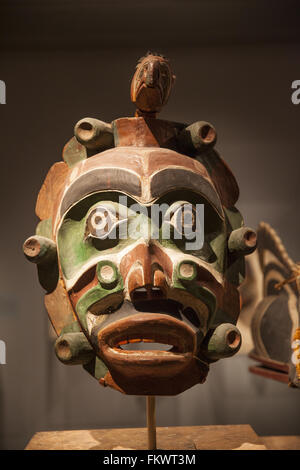 Yagim Maske; von George Walkus, 20er Jahre. Nordwestküste Völker, British Columbia, im Metropolitan Museum of Art in New York City. Stockfoto