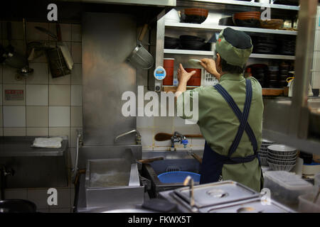 Japanisch kochen in der Küche Stockfoto