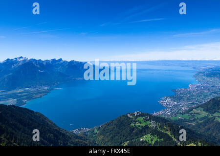 Rochers-de-Naye Aussichtspunkt mit Blick auf den Genfer See und Stadt Montreux, Schweiz Stockfoto