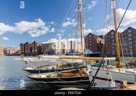 Segeln Boote vertäut am Gloucester Docks Stockfoto