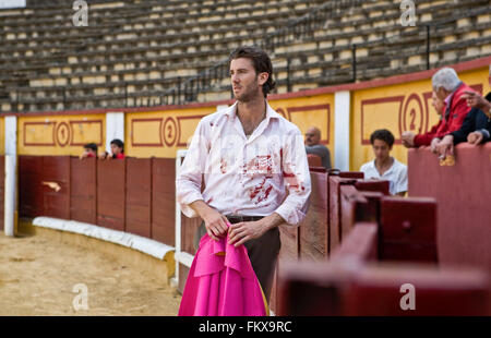 BADAJOZ, Spanien, Mai 11: Training hinter verschlossenen Türen am 11. Mai 2010 in Badajoz, Spanien Stierkampf. Der Torero Israel Lancho Stockfoto