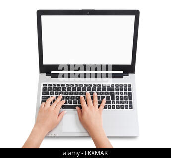 weibliche Hände auf Laptop tippen. Geschäftsfrau arbeiten am Laptop auf weißem Hintergrund. Stockfoto