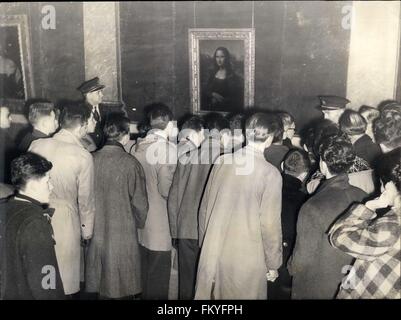 1951 - Paris - die Mona Lisa '' La Gioconda'' Davines. Das Gemälde, gedacht, um ein Portrait von Lisa Gherardini, Frau von Francesco del Giocondo, ist in Öl auf einem weißen Lombardei Pappel-Panel und wird geglaubt, um zwischen 1503 und 1506 gemalt worden sein. Leonardo kann die Arbeit drauf so spät wie 1517 fortgesetzt haben. Es wurde von König Francis I von Frankreich erworben und ist heute im Besitz der französischen Republik, in der ständigen Ausstellung im Louvre Museum in Paris seit 1797. (Kredit-Bild: © Keystone Bilder USA/ZUMAPRESS.com) Stockfoto