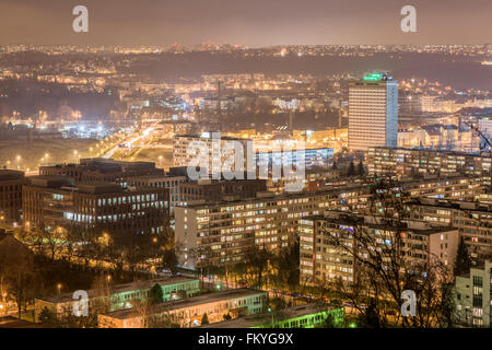 Sehen Sie sich auf eine Nacht Prag von Vitkov Stockfoto