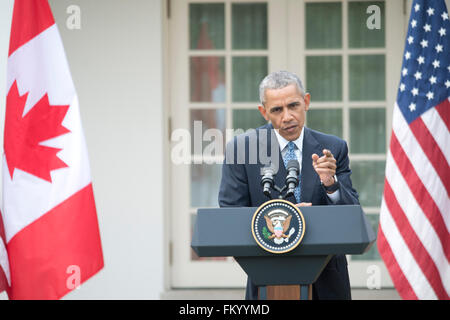 Washington DC, USA. 10. März 2016.  Präsident Barack Obama beantwortet Fragen zu seinen potentiellen Supreme Court Kandidaten während einer gemeinsamen Pressekonferenz mit dem Ministerpräsidenten Candian, Justin Trudeau. Bildnachweis: Patsy Lynch/Alamy Live-Nachrichten Stockfoto