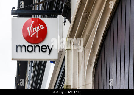 Melden Sie auf einem Zweig der Virgin Money in Bromley, Südlondon. Stockfoto