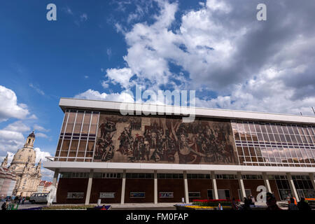 Dresden Kulturpalast Wandbild "Der Weg der Roten Fahne", der Weg der roten Fahne, Sachsen, Deutschland Stockfoto