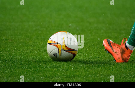 Bilbao, Spanien. 10. März 2016. Iago Herrerin (Torwart, Athletic Club) bereitet sich auf den Ball beim Fußballspiel der Runde der letzten 16 des UEFA Europa League zwischen Athletic Club und Valencia CF im San Mames Stadion am 10. März 2016 in Bilbao, Spanien erschossen. Bildnachweis: David Gato/Alamy Live-Nachrichten Stockfoto