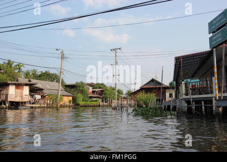 Ein Shanty-Haus am Wat Pho, Bangkok, Thailand Stockfoto