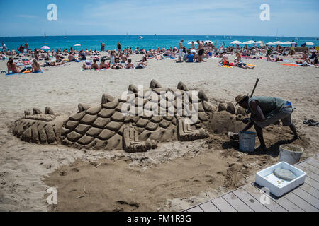 Sand Skulptur am Strand von Barceloneta in Barcelona, Spanien Stockfoto