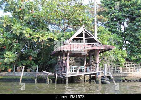 Ein Shanty-Haus am Wat Pho, Bangkok, Thailand Stockfoto