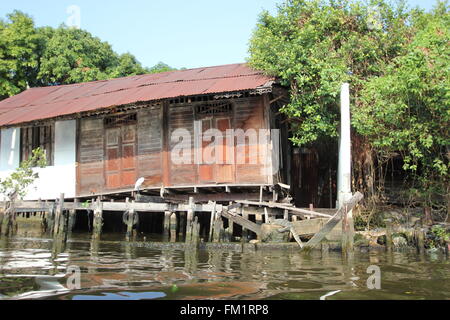 Ein Shanty-Haus am Wat Pho, Bangkok, Thailand Stockfoto