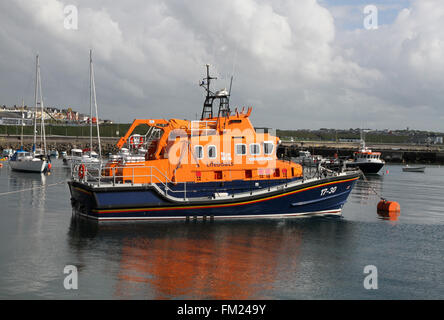 Rettungsboot in Portrush Harbour, County Antrim, Nordirland Stockfoto