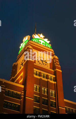 Starbucks-Logo oben auf Corporate Headquarter, Seattle, Washington Stockfoto