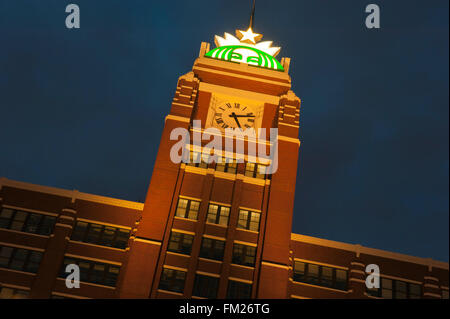 Starbucks-Logo oben auf Corporate Headquarter, Seattle, Washington Stockfoto