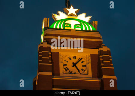 Starbucks-Logo oben auf Corporate Headquarter, Seattle, Washington Stockfoto