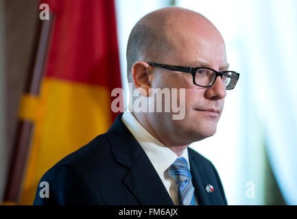 München, Deutschland. 10. März 2016. Ministerpräsidenten der Tschechischen Republik Bohuslav Sobotka spricht während einer Pressekonferenz in München, Deutschland, 10. März 2016. Sobotka ist zu einem zweitägigen Besuch in Bayern. Foto: SVEN HOPPE/Dpa/Alamy Live News Stockfoto