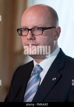 München, Deutschland. 10. März 2016. Ministerpräsidenten der Tschechischen Republik Bohuslav Sobotka spricht während einer Pressekonferenz in München, Deutschland, 10. März 2016. Sobotka ist zu einem zweitägigen Besuch in Bayern. Foto: SVEN HOPPE/Dpa/Alamy Live News Stockfoto