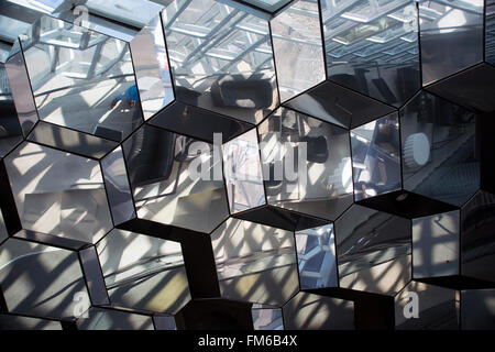 Eine Innenansicht eines modernen Gebäudes in Island, Harpa Konzertsaal, Reykjavik, mit der ultra-modernen Stil. Stockfoto