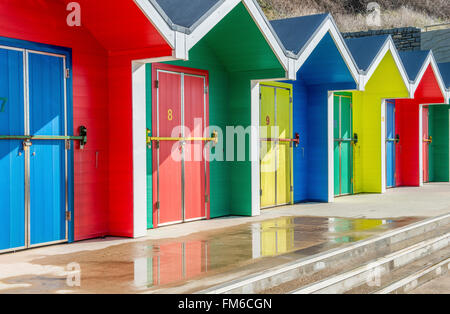 Farbenfrohe Strandhütten in Whitmore Bay auf Barry Island South Wales, Australia Stockfoto