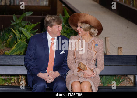König Willem-Alexander und Maxima der Königin der Niederlande an der Halle Pajol in Paris Stockfoto