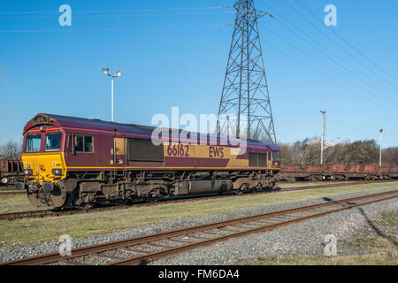 EWS Diesel Lokomotive stationär an der Anschlussgleise, Stahlwerk Port Talbot, South Wales Stockfoto