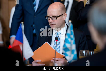 München, Deutschland. 11. März 2016. Ministerpräsidenten der Tschechischen Republik Bohuslav Sobotka gesehen während eines Frühstücks im Landtag in München, Deutschland, 11. März 2016. Sobotka ist zu einem zweitägigen Besuch in Bayern. Foto: SVEN HOPPE/Dpa/Alamy Live News Stockfoto