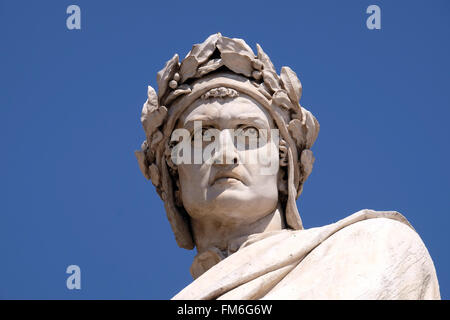 Dante Alighieri-Statue in Piazza Santa Croce in Florenz, Italien, am 5. Juni 2015 Stockfoto