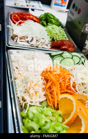 Auswahl an Salat Gemüse in einer Sandwichbar. Stockfoto