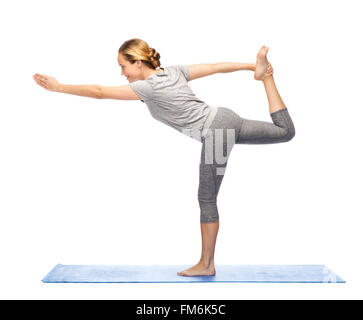 Frau Herr der Tanz Pose auf Matte Yoga bei Stockfoto