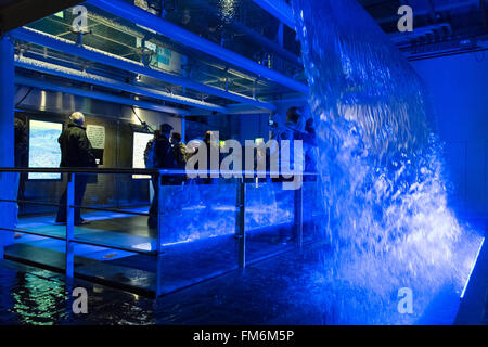 Wasser-Display im Guinness Storehouse Brauerei Ausstellung, Dublin, Irland Stockfoto