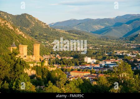 Frankreich, Ariege, Foix, Gaston Phoebus contal Burg der Grafen von Foix und mit Blick auf die Stadt Stockfoto