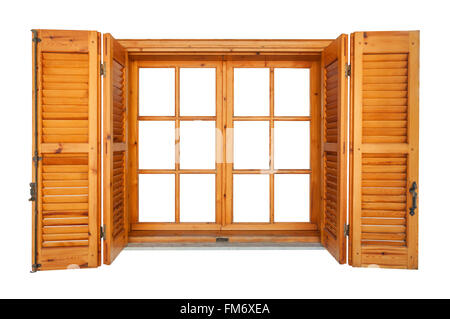 Holzfenster mit Fensterläden isoliert auf weiße Außenseite Stockfoto