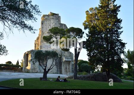 Frankreich, Turm Gard, Nimes, Tour Magne, Gallo-romanischen in den "Jardins De La Fontaine" ((Fountain Gardens) Stockfoto