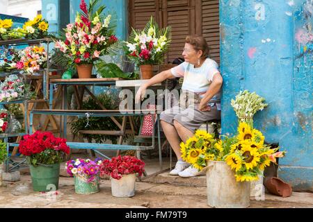 Kuba, Ciudad De La Habana Provinz, La Havanna, Centro Habana District, Frauen verkaufen Blumen auf dem Markt in der Innenstadt von Habana Stockfoto