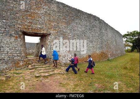 Simbabwe, Masvingo Province, die Ruinen der archäologischen Stätte von Great Zimbabwe, UNESCO-Weltkulturerbe, 10.-15. Jahrhunderts, Außenwand west Eingang der Großen Gehäuse Stockfoto