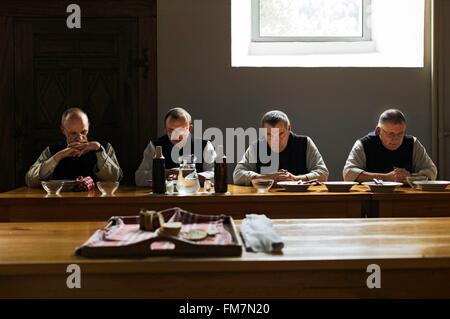 Frankreich, Savoyen, Plancherine, Bauges Bergkette, Zisterzienser Kloster Notre Dame de Tamie, Mittagessen im Hintergrund Stockfoto